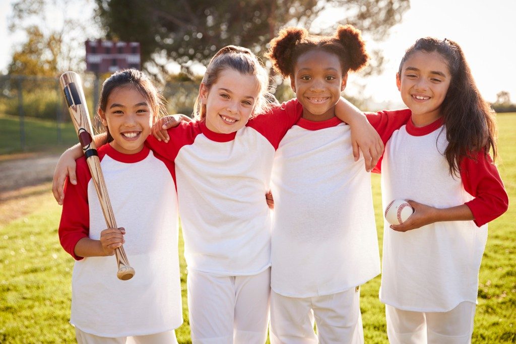 young girls softball team