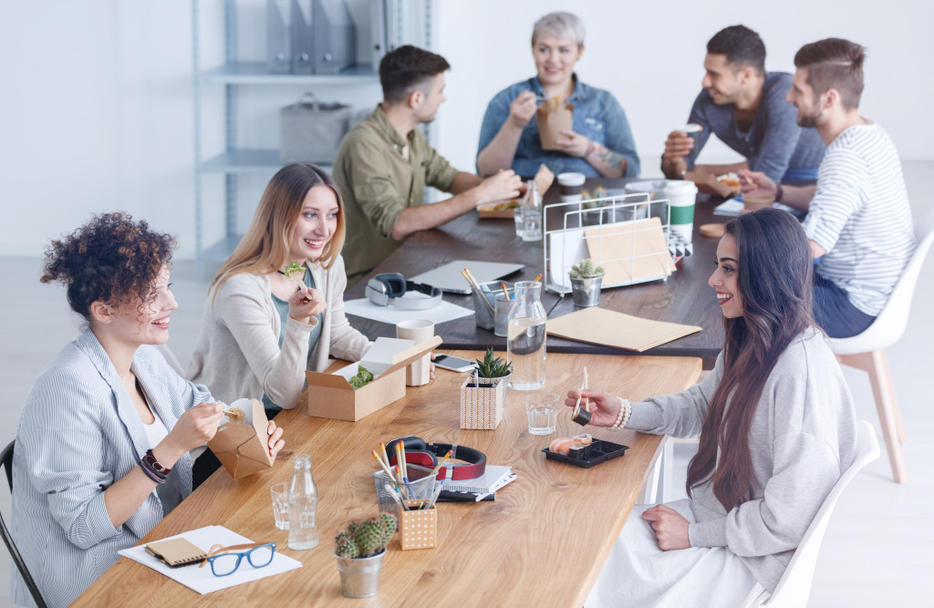 employees eating healthy