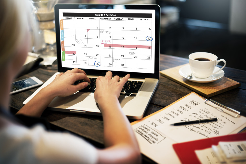 woman using a digital calendar for schedules